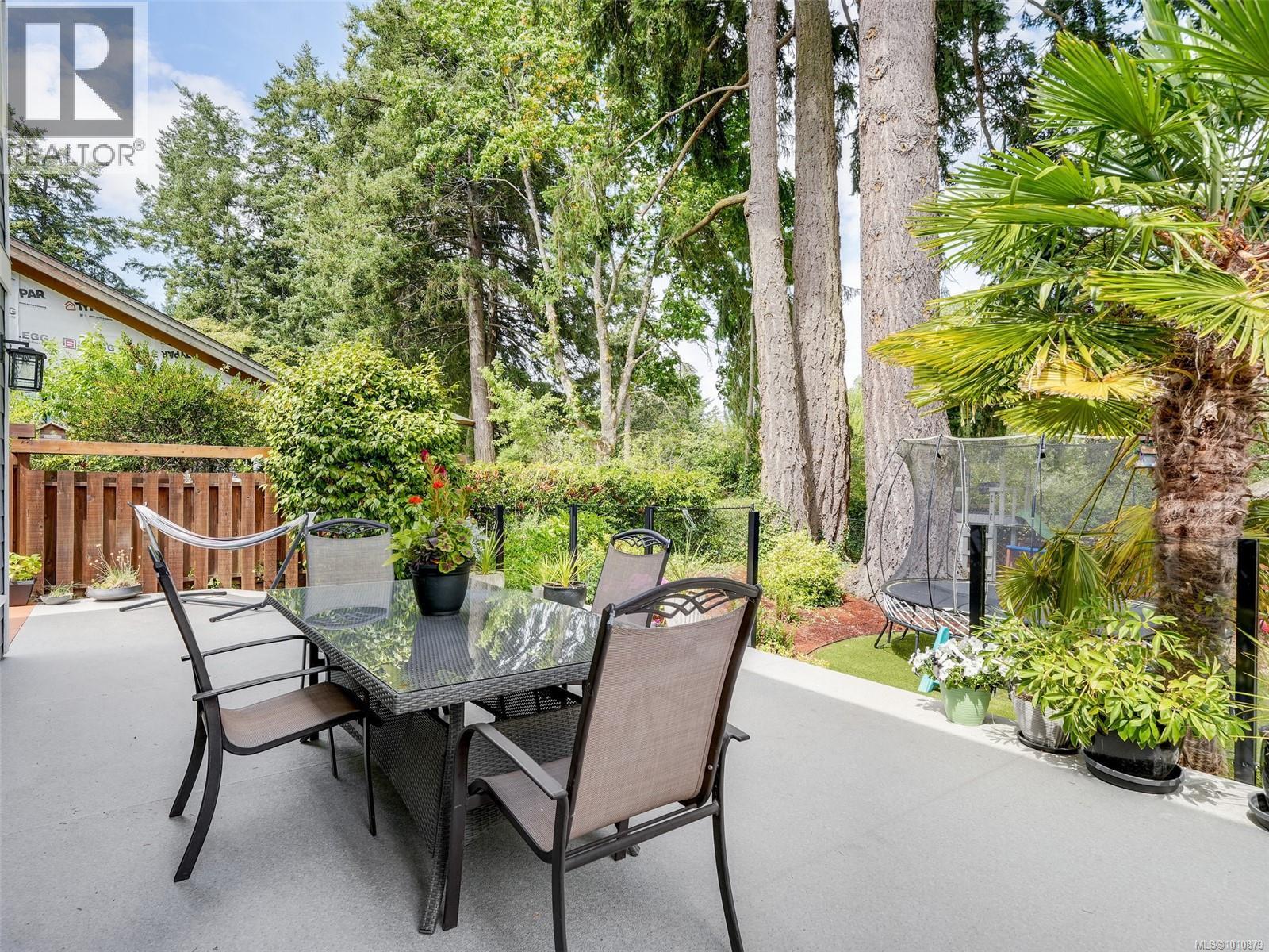 Single Family House for Sale in  Caselton Pl Saanich 
