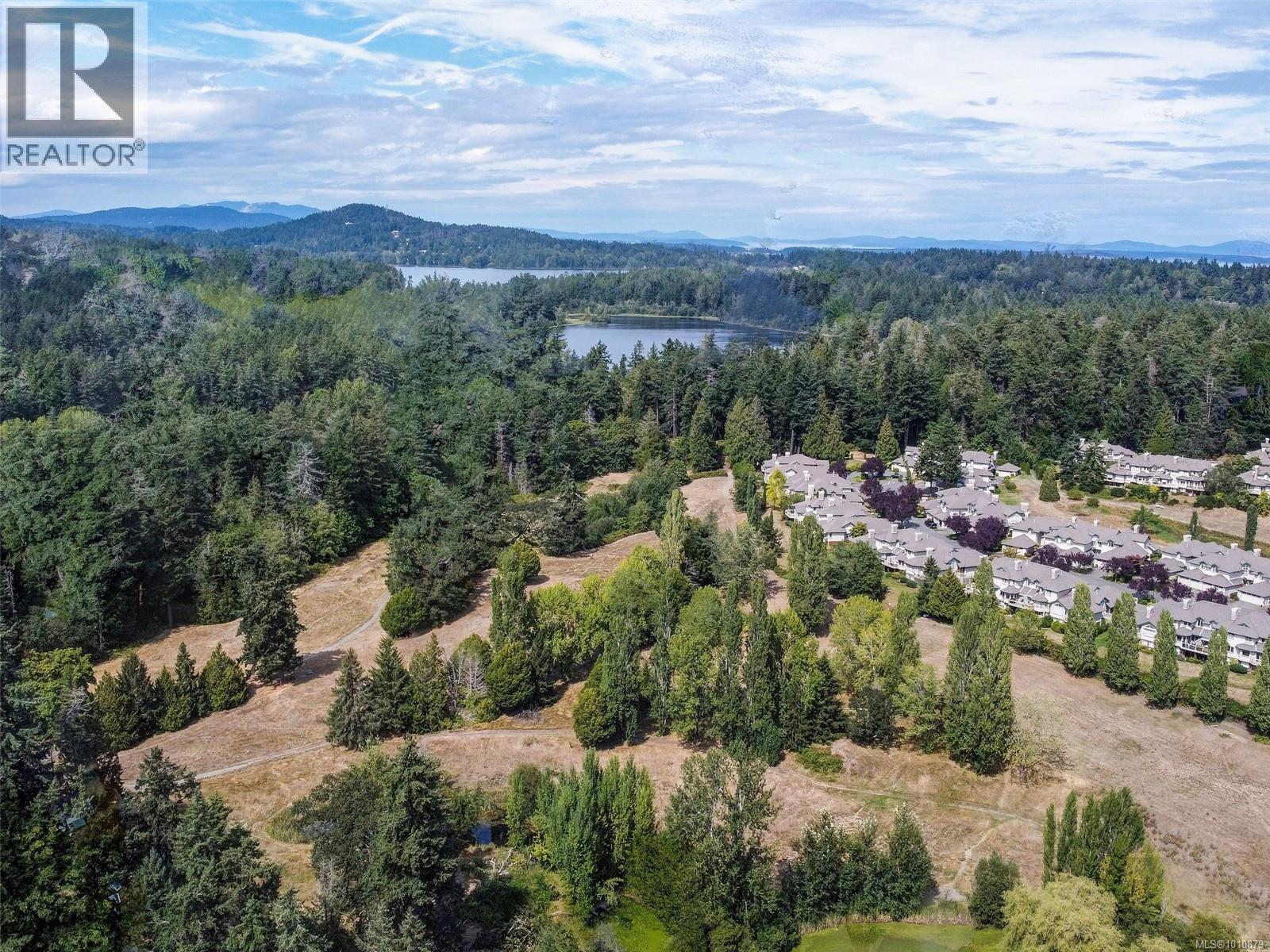 Single Family House for Sale in  Caselton Pl Saanich 