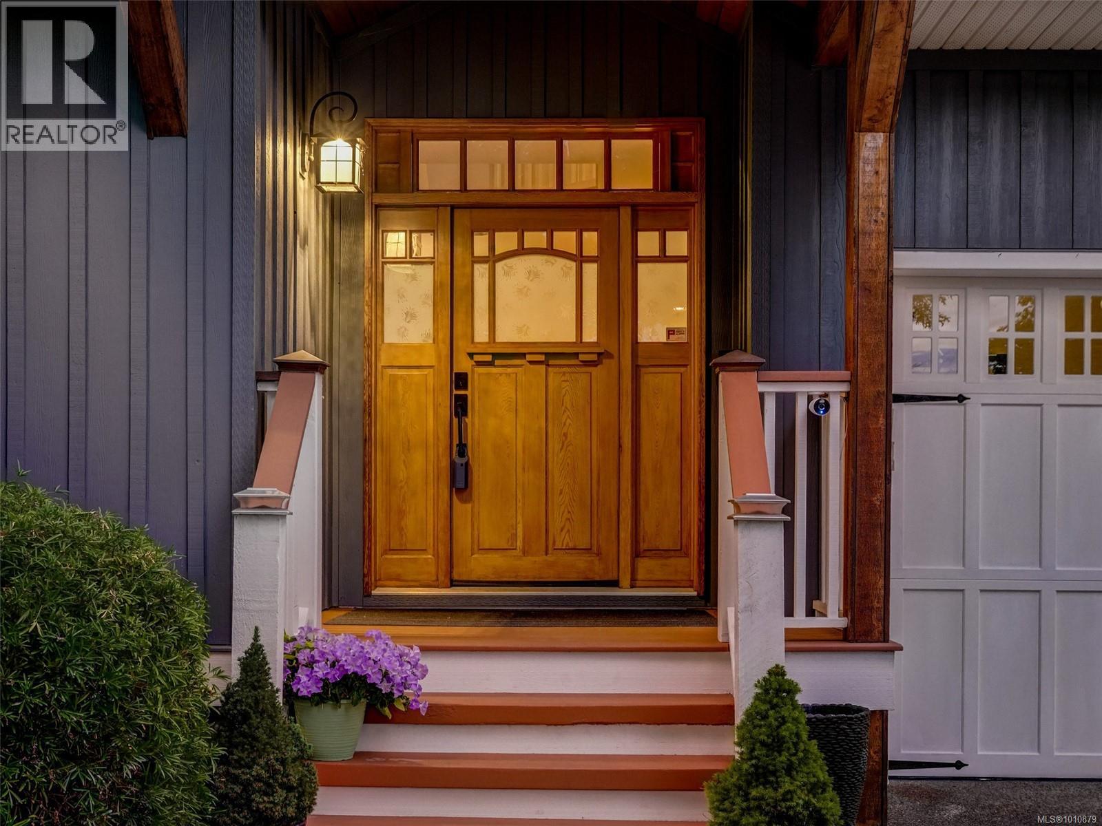 Single Family House for Sale in  Caselton Pl Saanich 