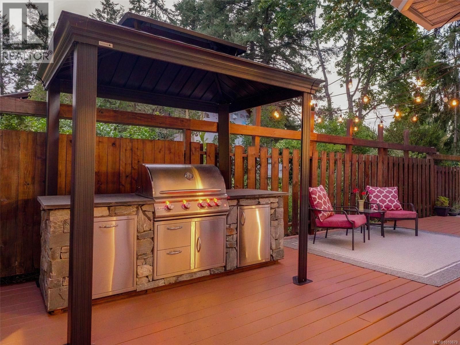 Single Family House for Sale in  Caselton Pl Saanich 