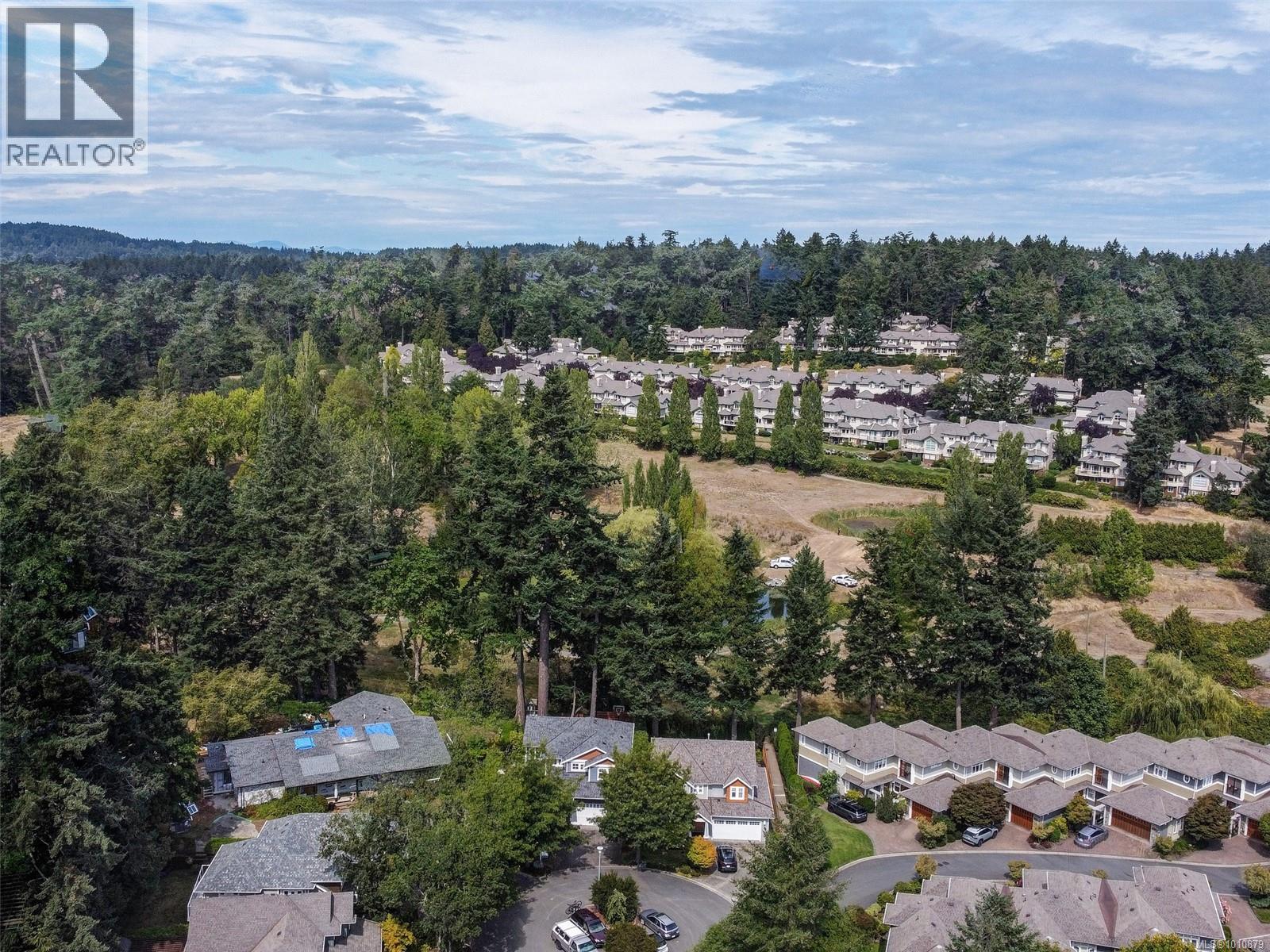 Single Family House for Sale in  Caselton Pl Saanich 