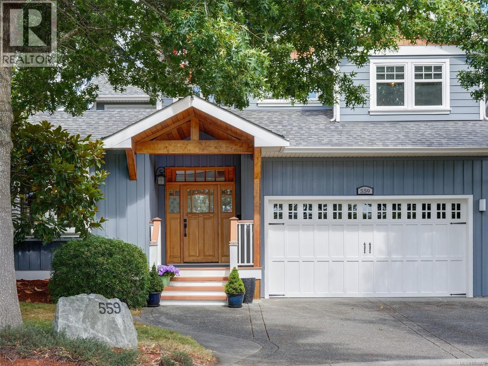 Single Family House for Sale in  Caselton Pl Saanich 