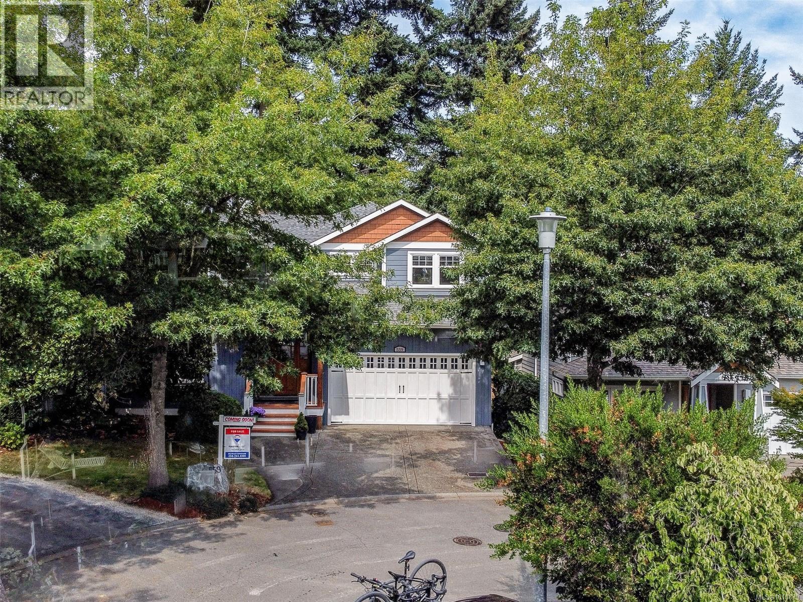 Single Family House for Sale in  Caselton Pl Saanich 