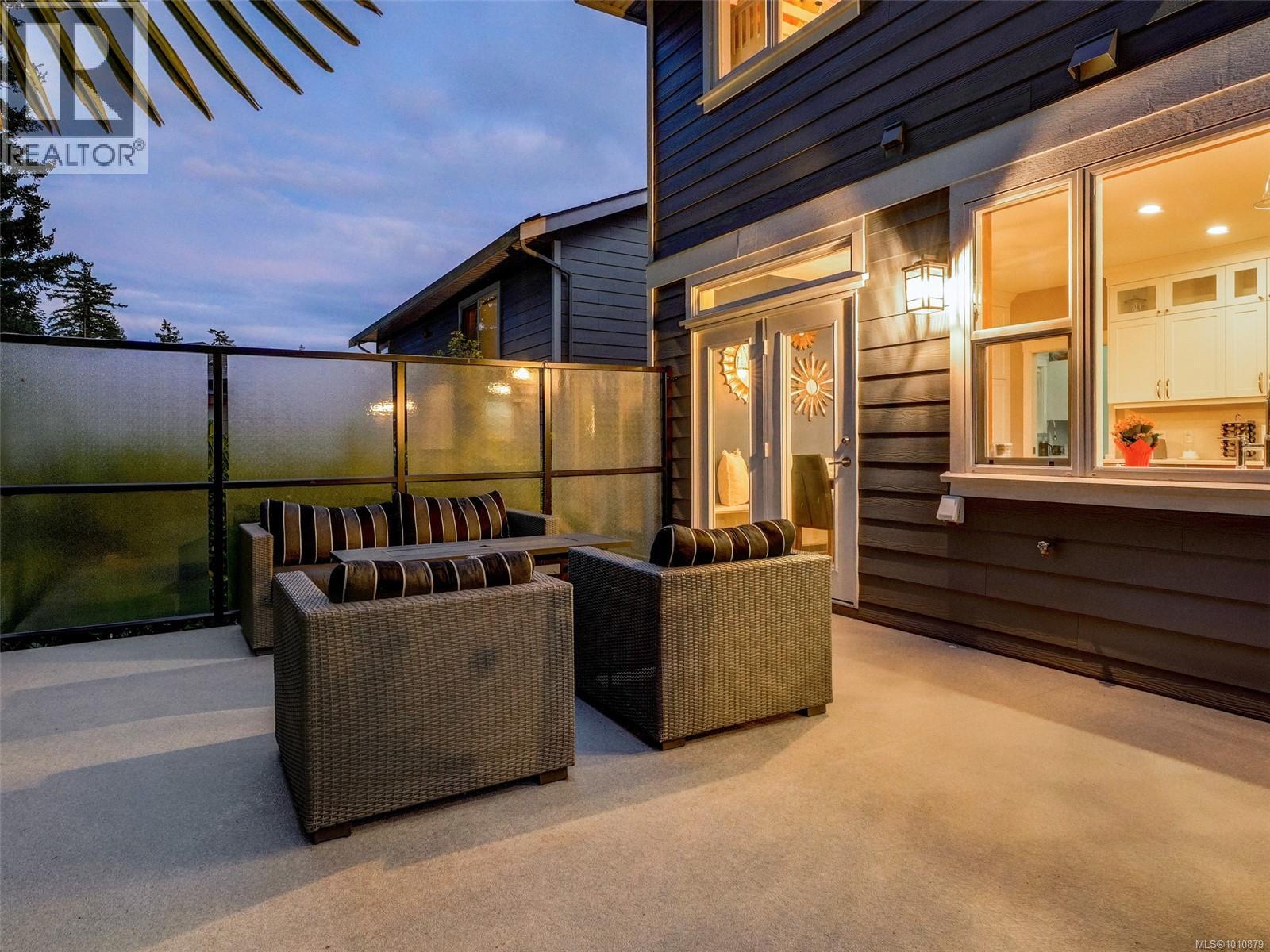 Single Family House for Sale in  Caselton Pl Saanich 