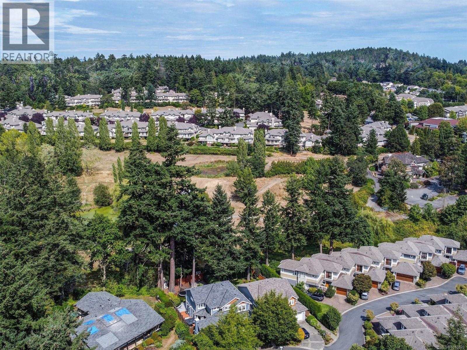 Single Family House for Sale in  Caselton Pl Saanich 