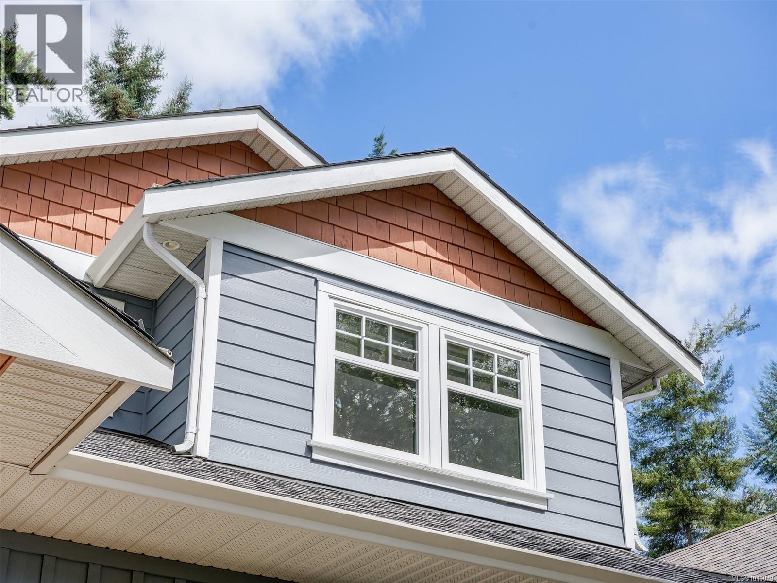 Single Family House for Sale in  Caselton Pl Saanich 