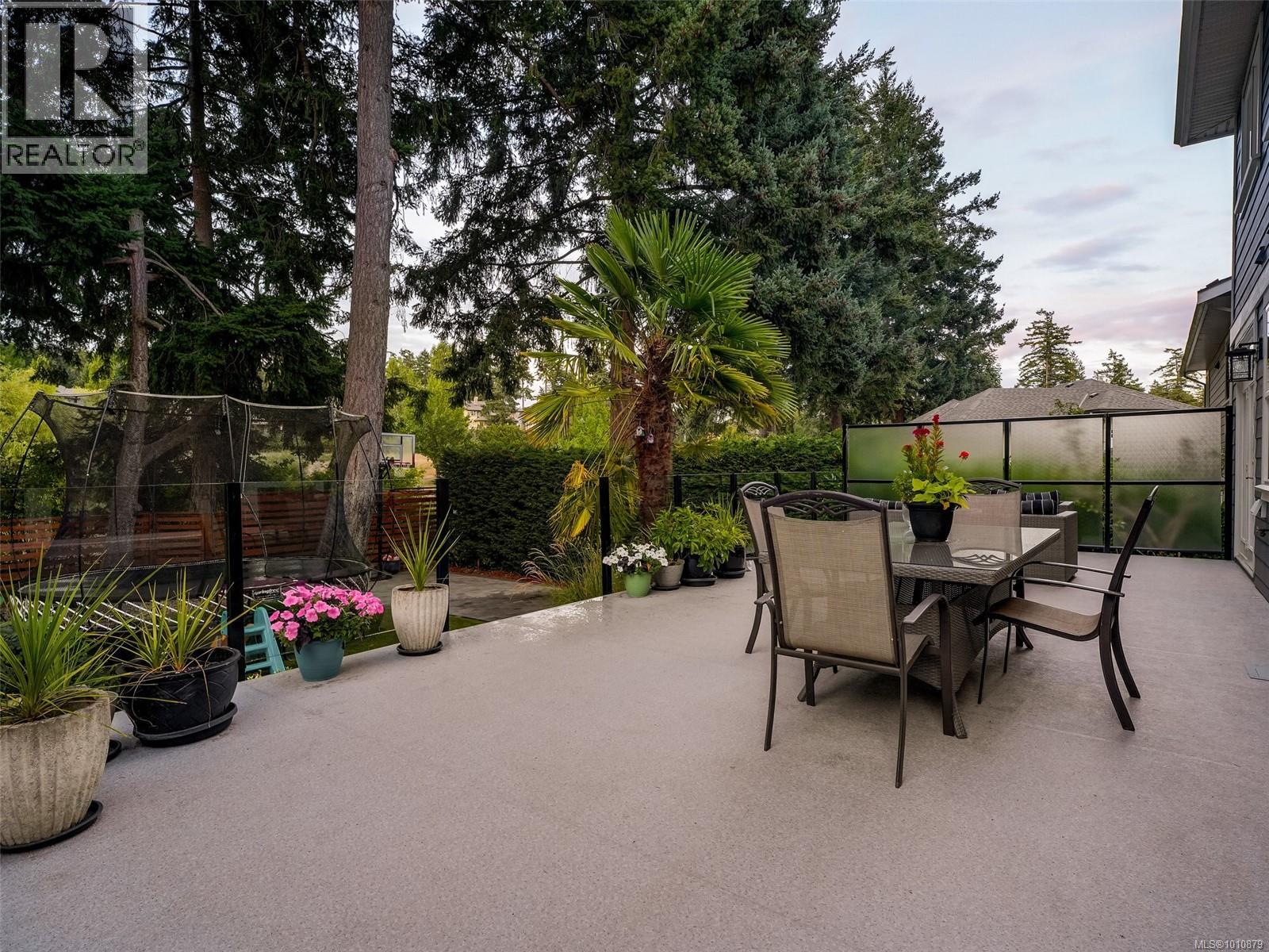 Single Family House for Sale in  Caselton Pl Saanich 