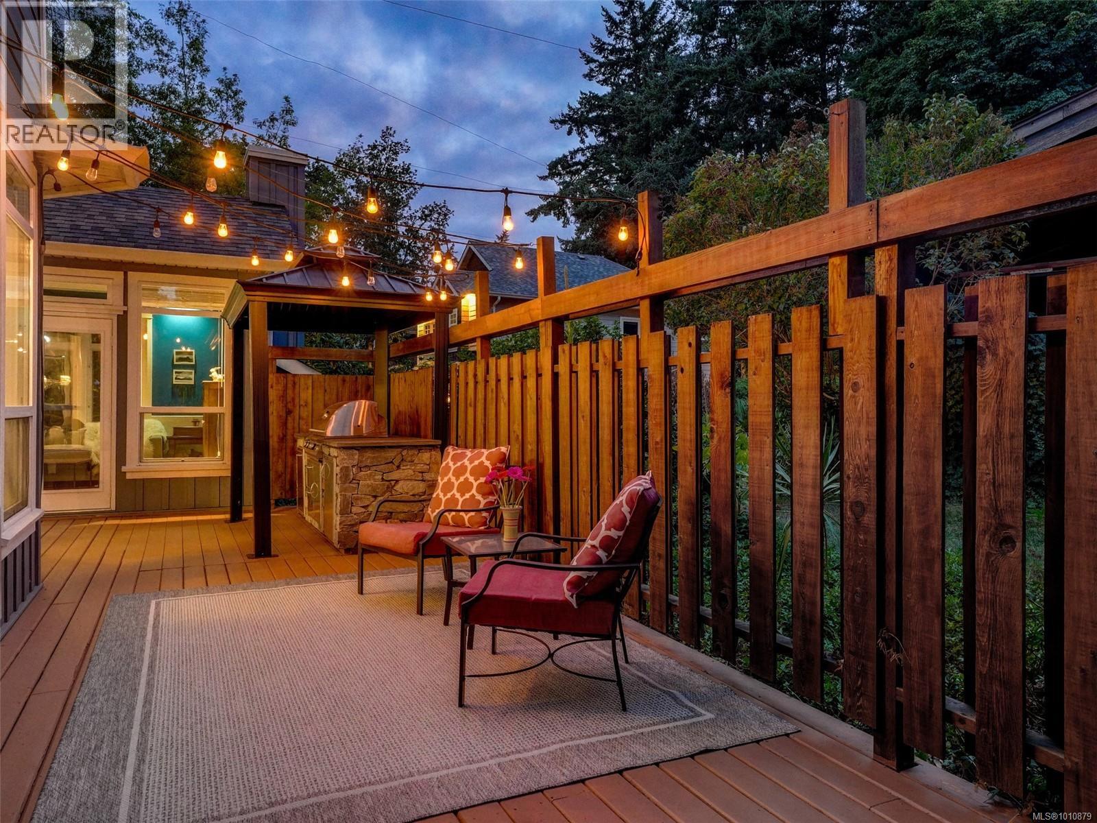 Single Family House for Sale in  Caselton Pl Saanich 