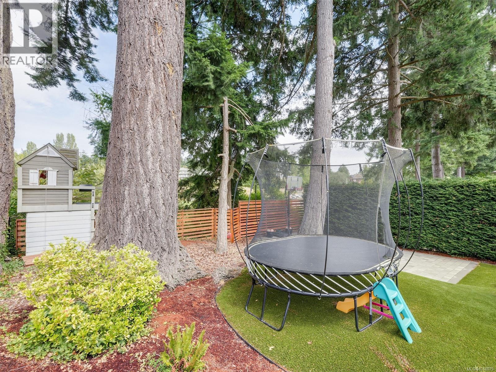 Single Family House for Sale in  Caselton Pl Saanich 