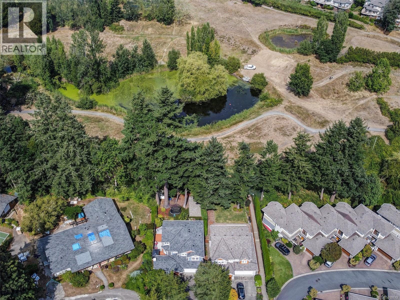 Single Family House for Sale in  Caselton Pl Saanich 
