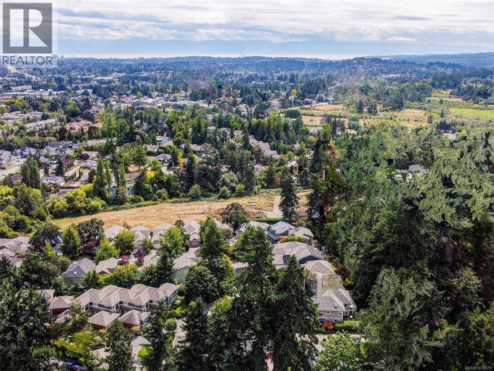 Single Family House for Sale in  Caselton Pl Saanich 