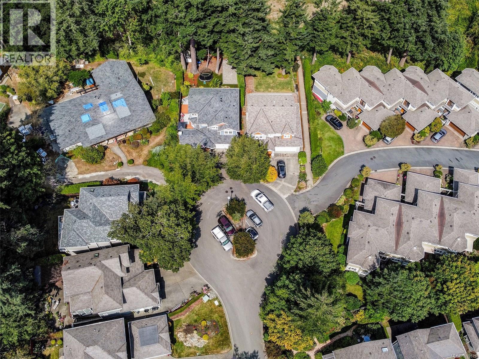Single Family House for Sale in  Caselton Pl Saanich 