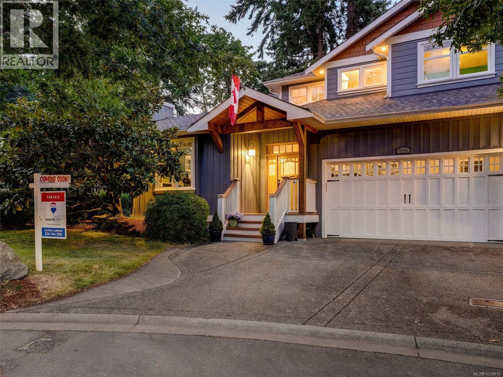 Single Family House for Sale in  Caselton Pl Saanich 