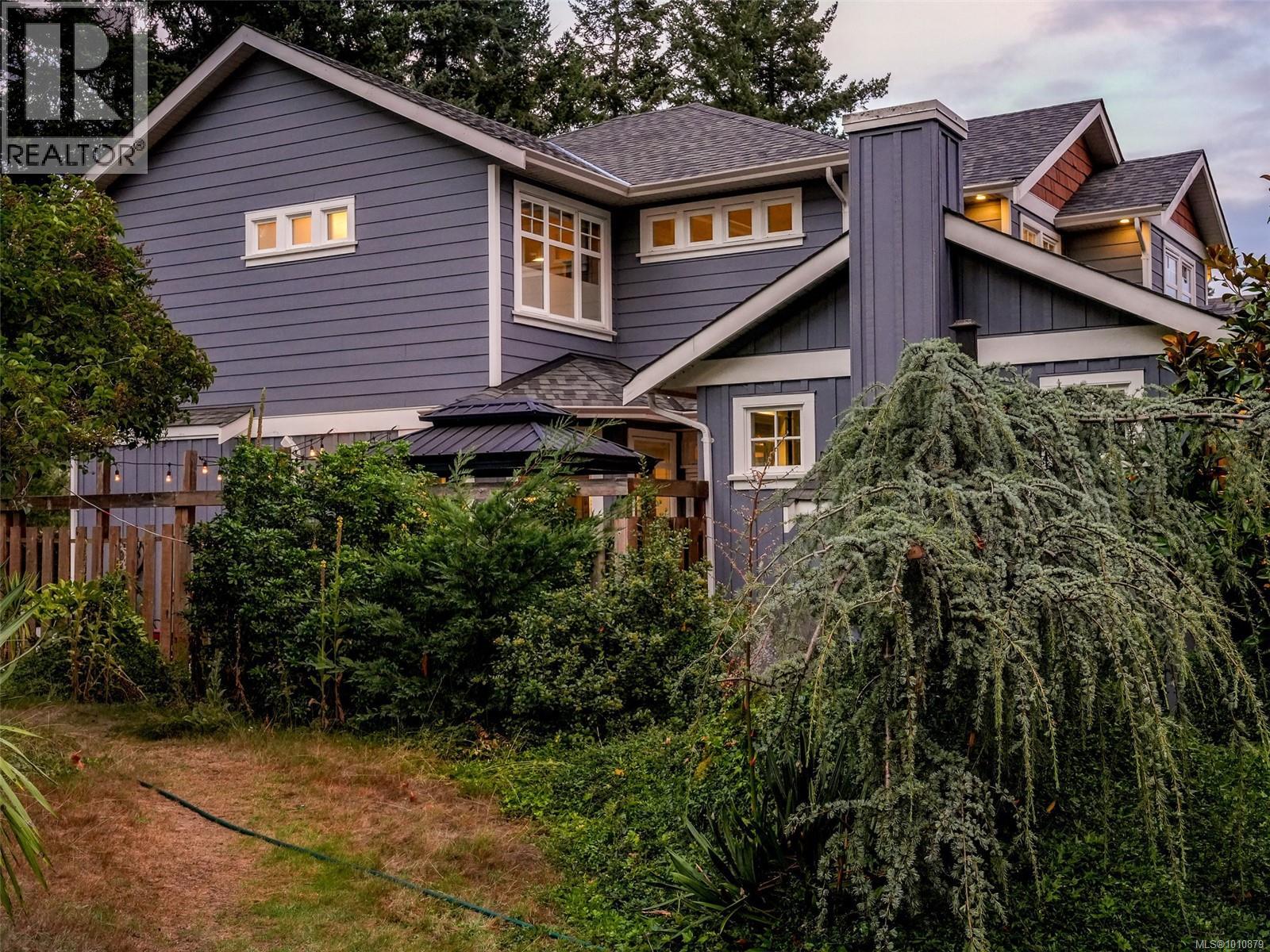Single Family House for Sale in  Caselton Pl Saanich 