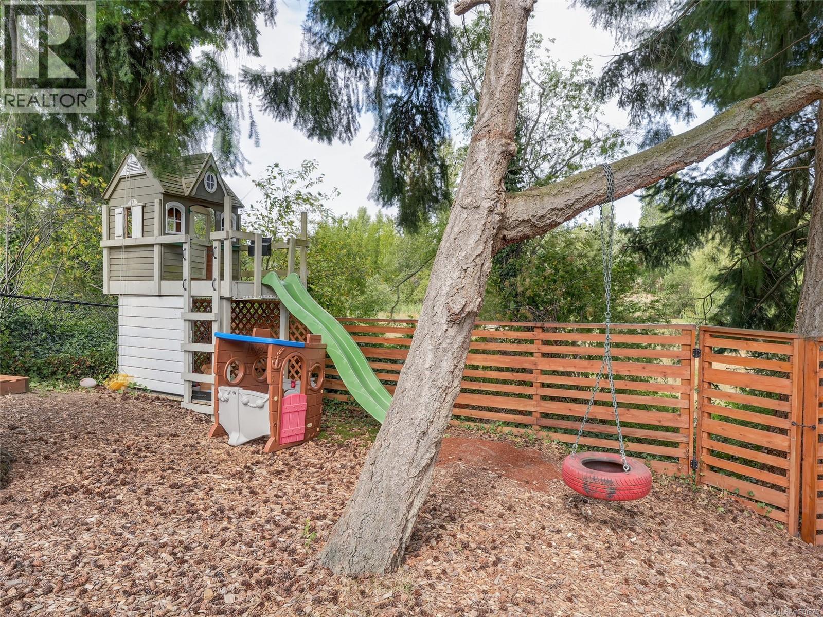 Single Family House for Sale in  Caselton Pl Saanich 