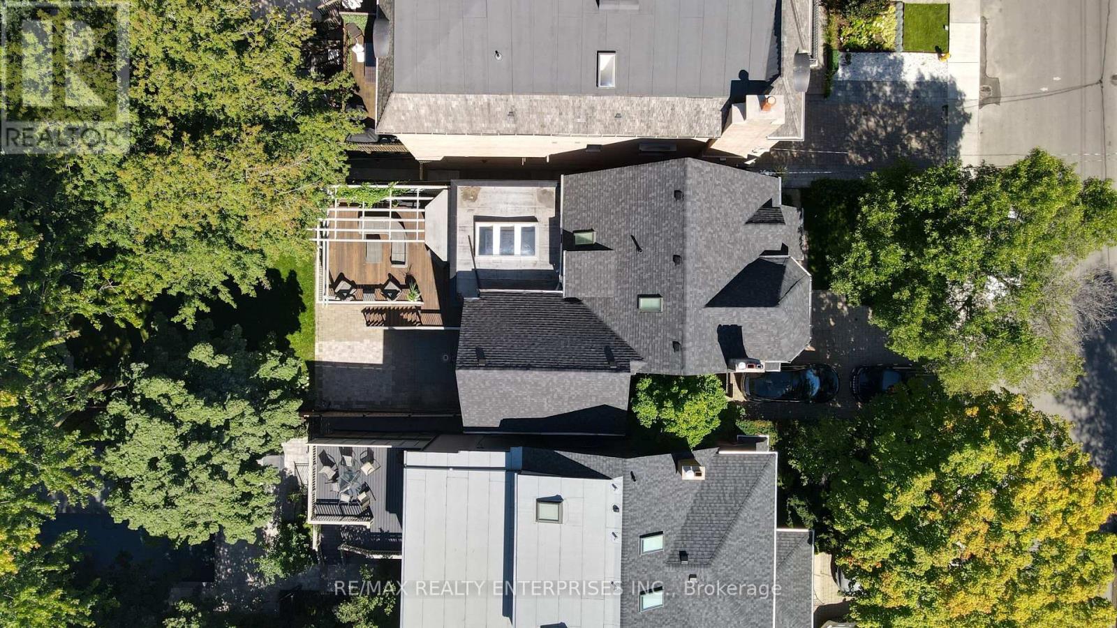 Photo 3 of 70 Oriole Road, Toronto ON