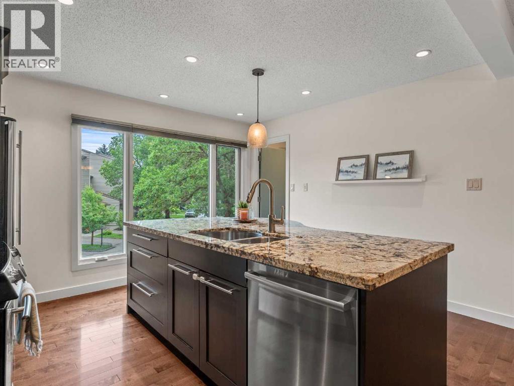 Single Family House 4 Level for Sale in  Point Mckay Road NW Point McKay Calgary 