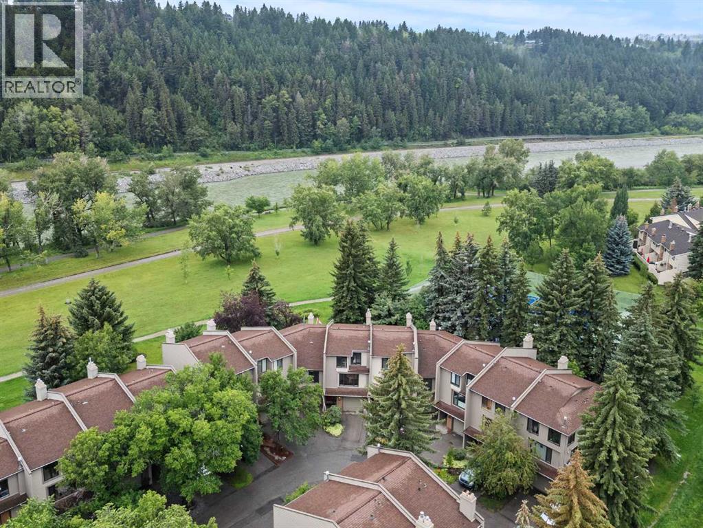 Single Family House 4 Level for Sale in  Point Mckay Road NW Point McKay Calgary 