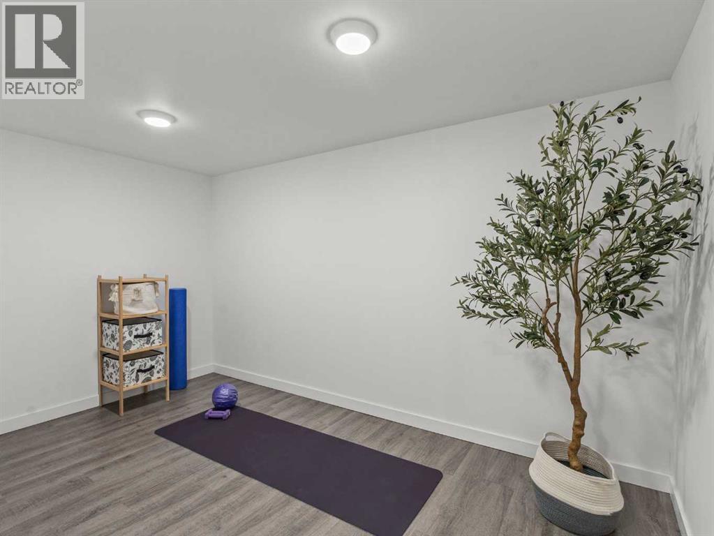 Single Family House 4 Level for Sale in  Point Mckay Road NW Point McKay Calgary 