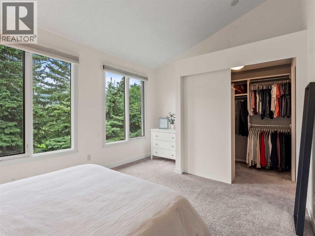 Single Family House 4 Level for Sale in  Point Mckay Road NW Point McKay Calgary 