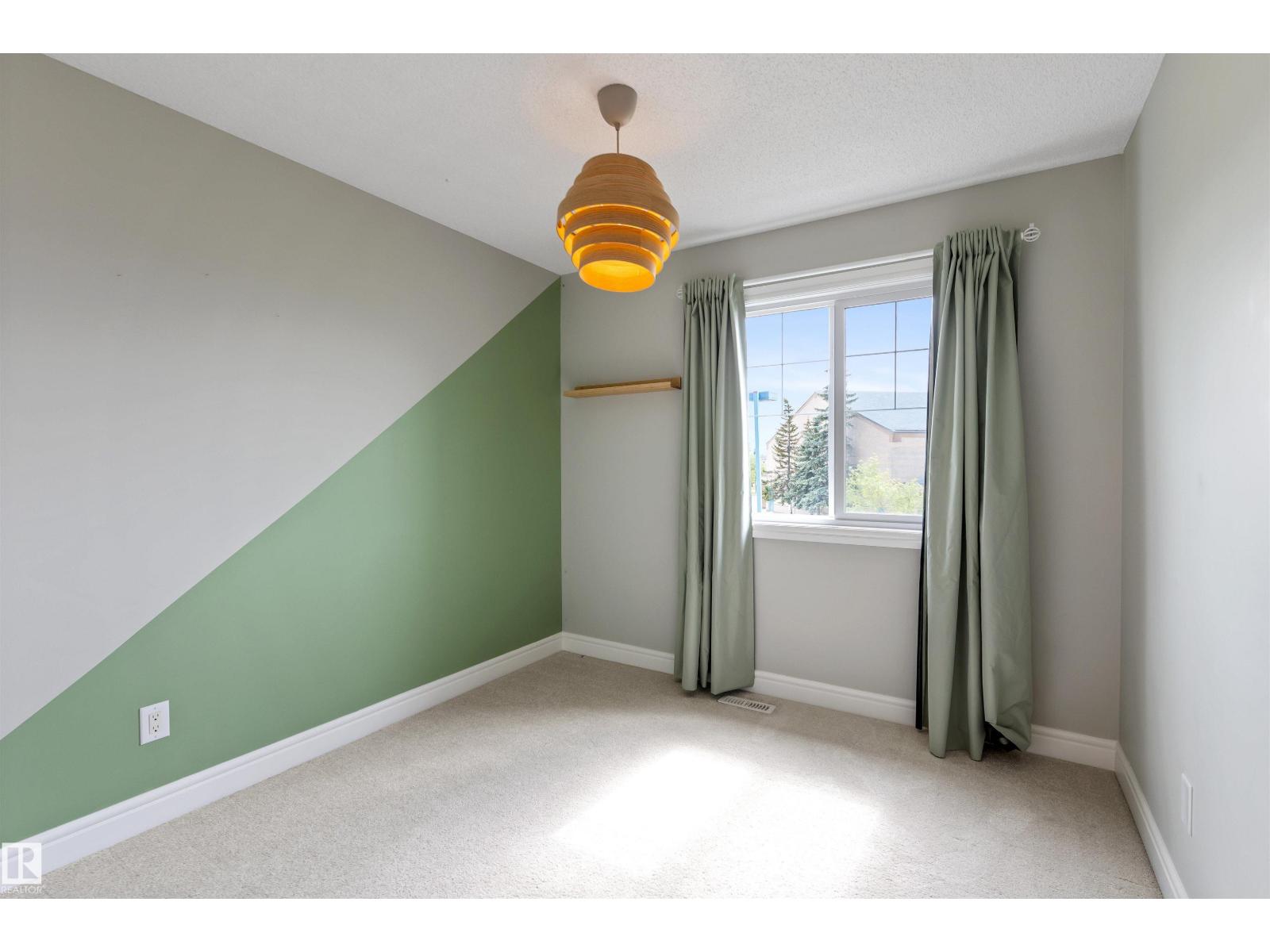 Photo 10 of 4 330 Bulyea Rd Nw, Edmonton AB