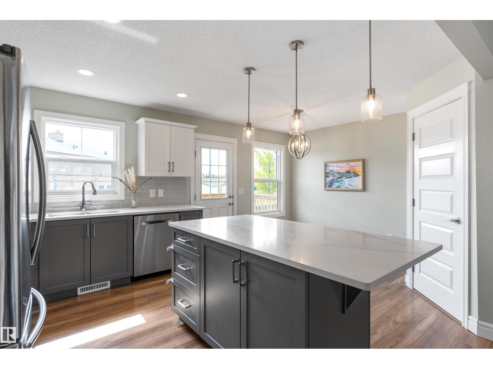 Photo 11 of 4 330 Bulyea Rd Nw, Edmonton AB