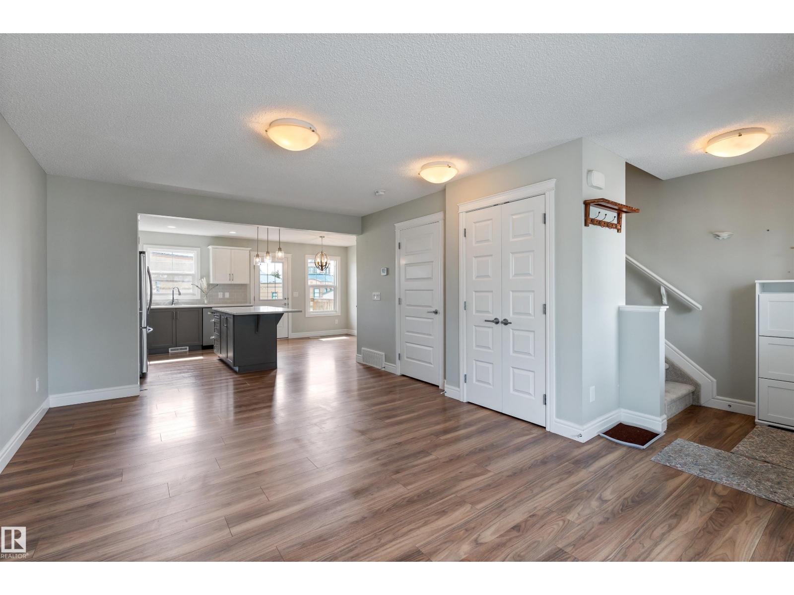 Photo 3 of 4 330 Bulyea Rd Nw, Edmonton AB