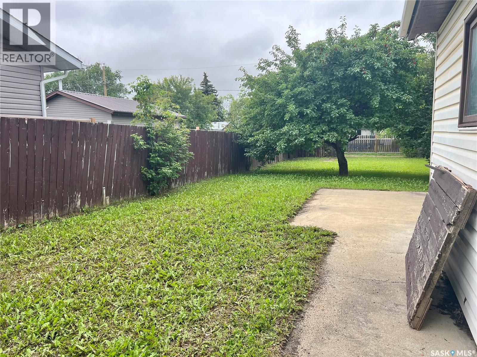 211 2nd AVENUE S - Photo 3 of 29, Melfort, Saskatchewan