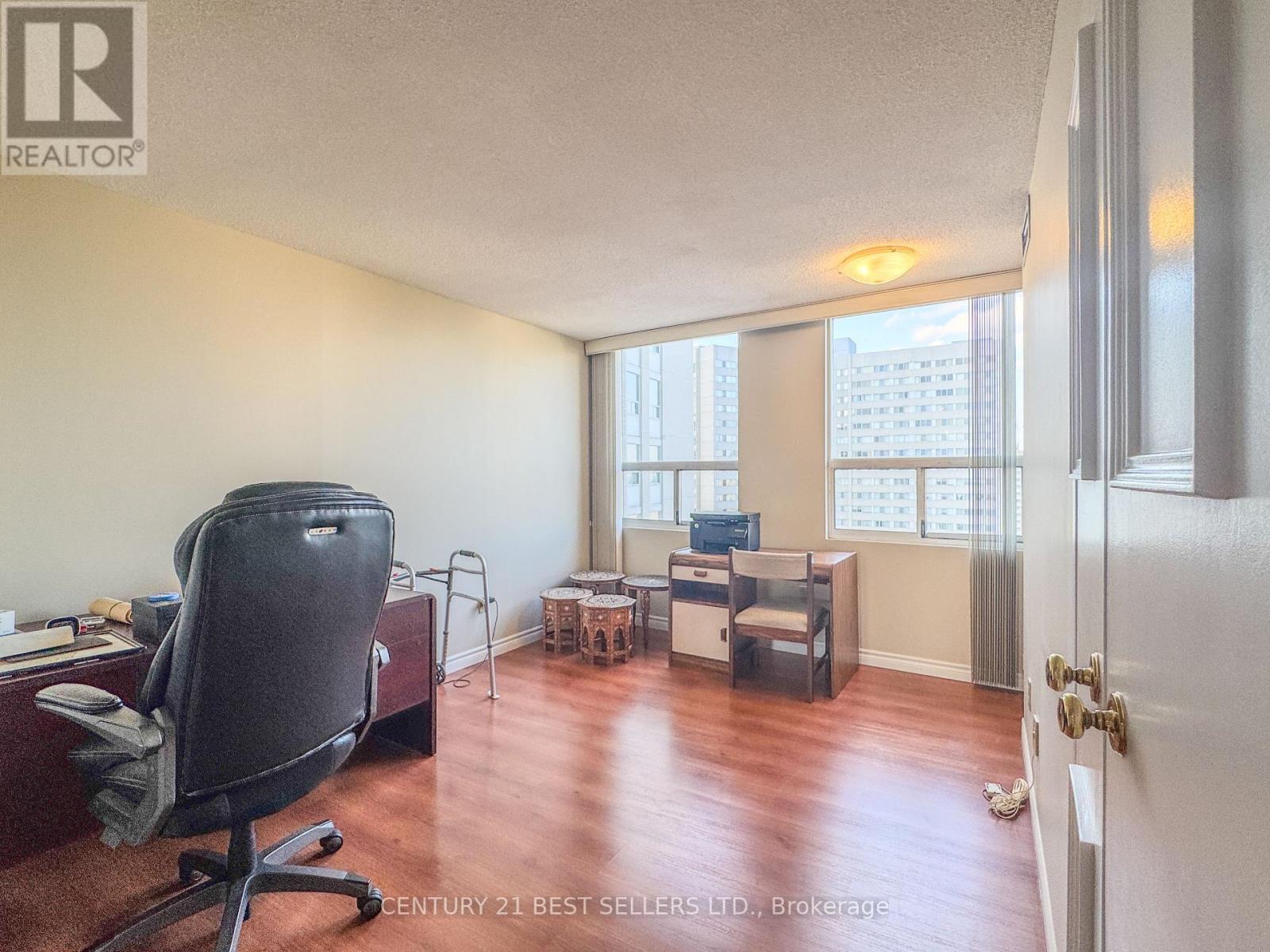 Photo 6 of 1803 3650 Kaneff Crescent, Mississauga ON