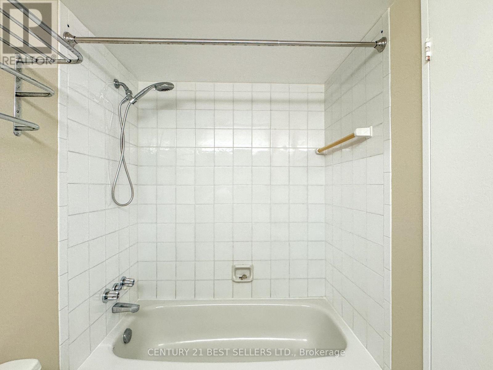 Photo 11 of 1803 3650 Kaneff Crescent, Mississauga ON