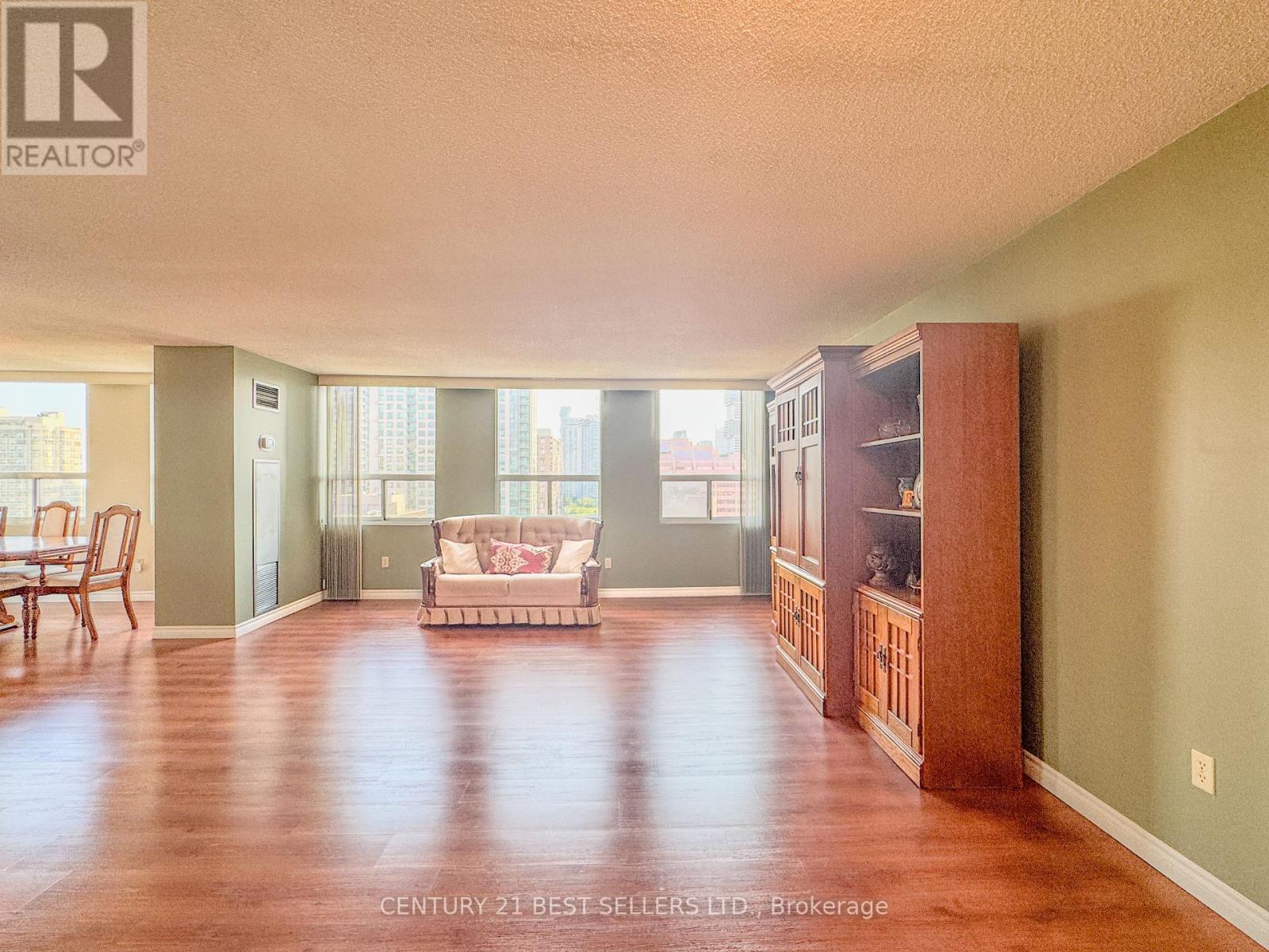 Photo 9 of 1803 3650 Kaneff Crescent, Mississauga ON