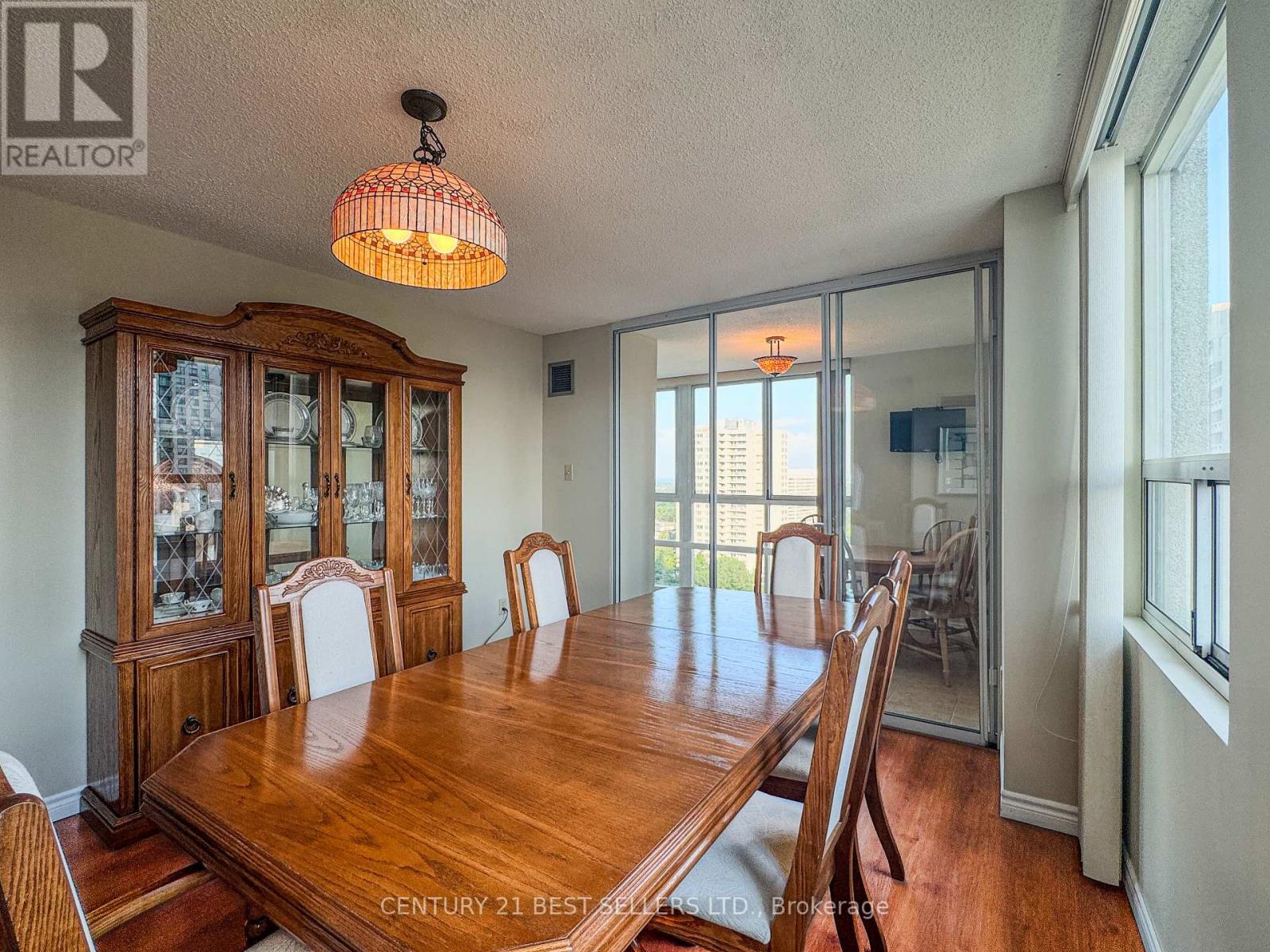 Photo 4 of 1803 3650 Kaneff Crescent, Mississauga ON