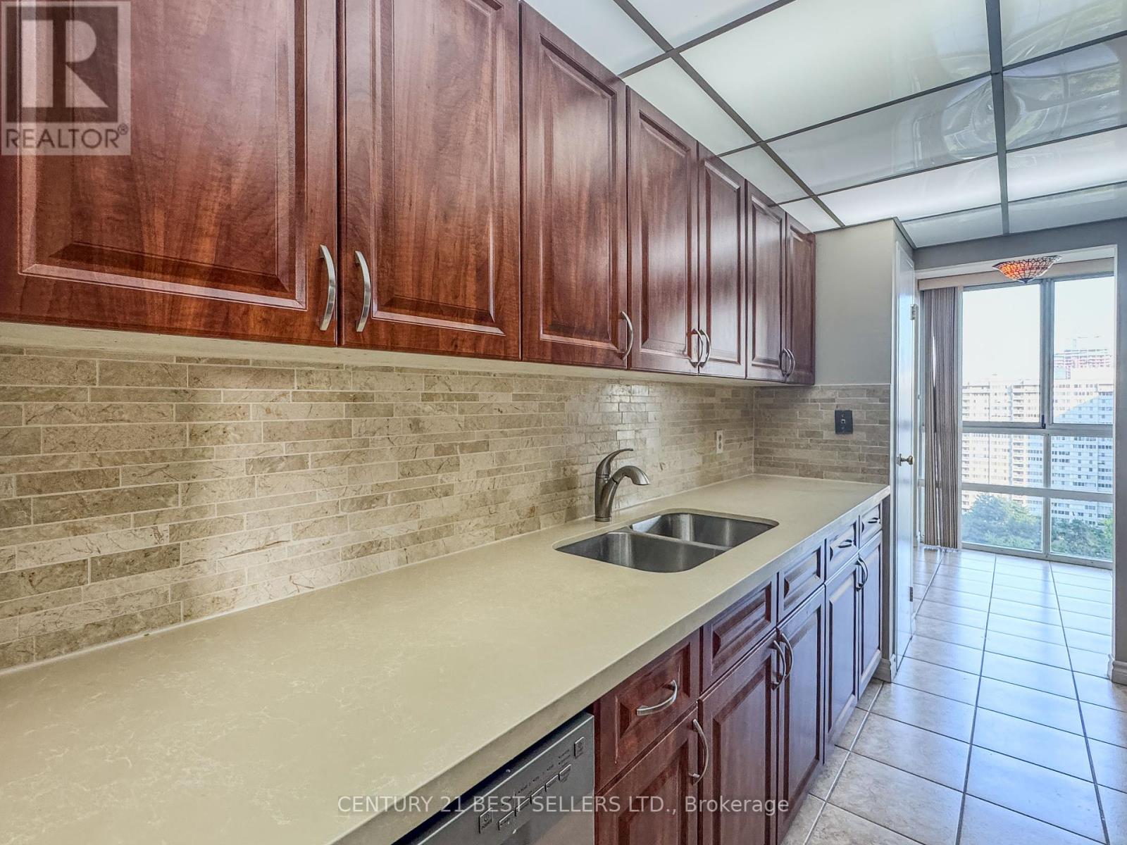 Photo 1 of 1803 3650 Kaneff Crescent, Mississauga ON