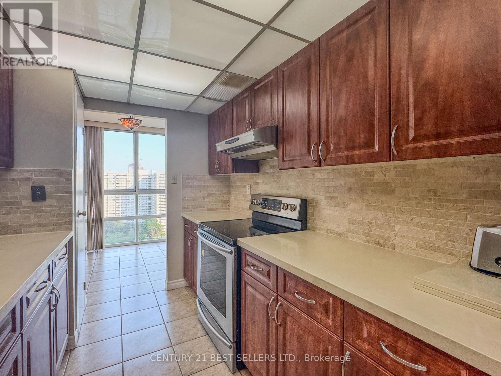 Photo 5 of 1803 3650 Kaneff Crescent, Mississauga ON