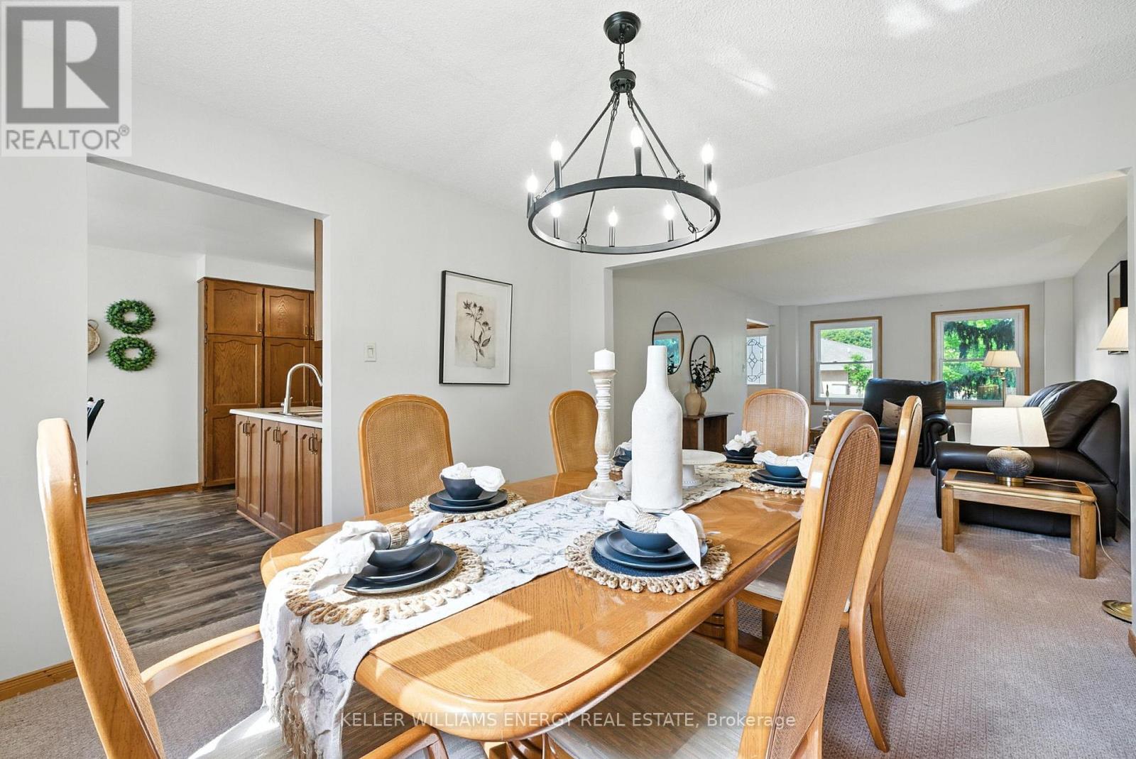 Photo 31 of 49 Cairns Drive, Markham ON