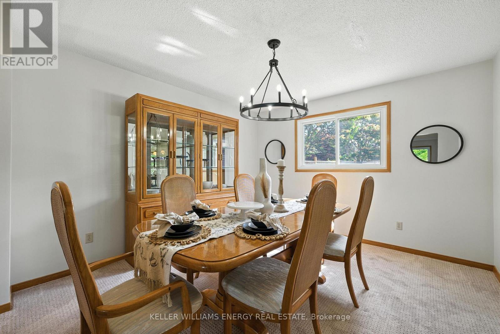 Photo 13 of 49 Cairns Drive, Markham ON