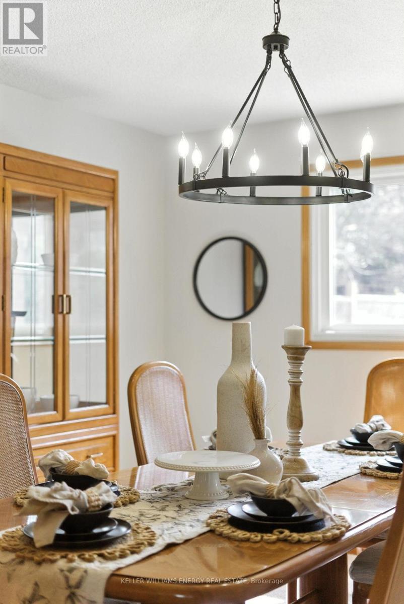 Photo 18 of 49 Cairns Drive, Markham ON