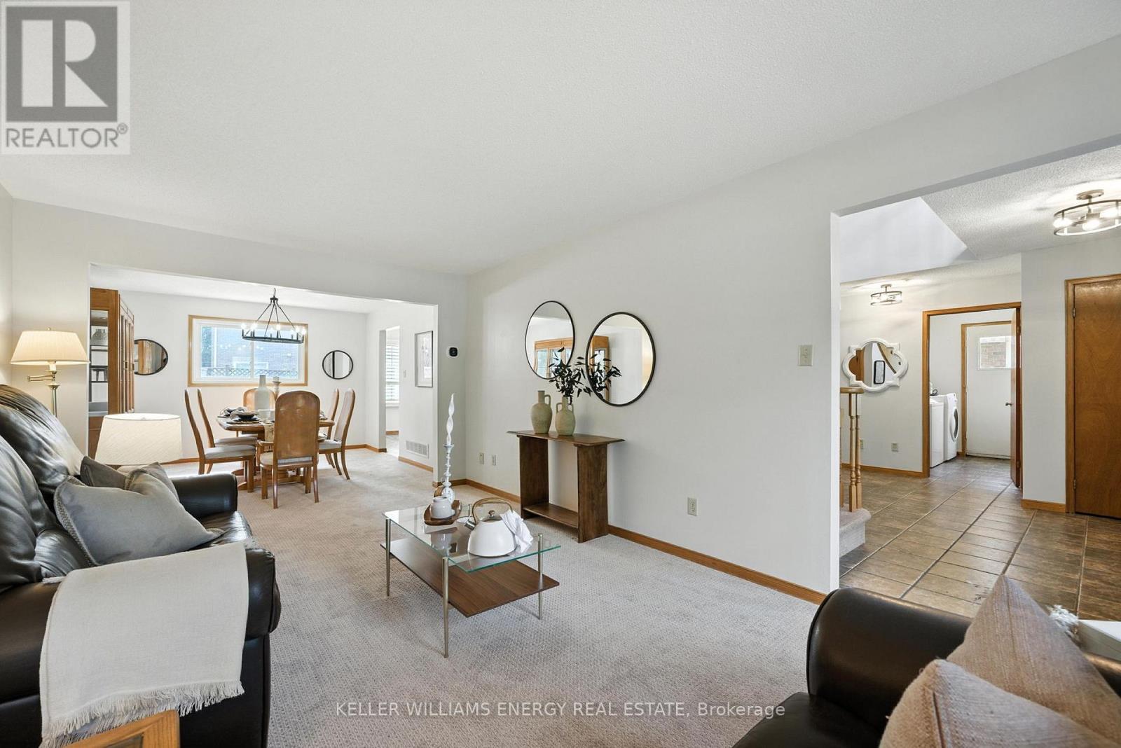 Photo 37 of 49 Cairns Drive, Markham ON