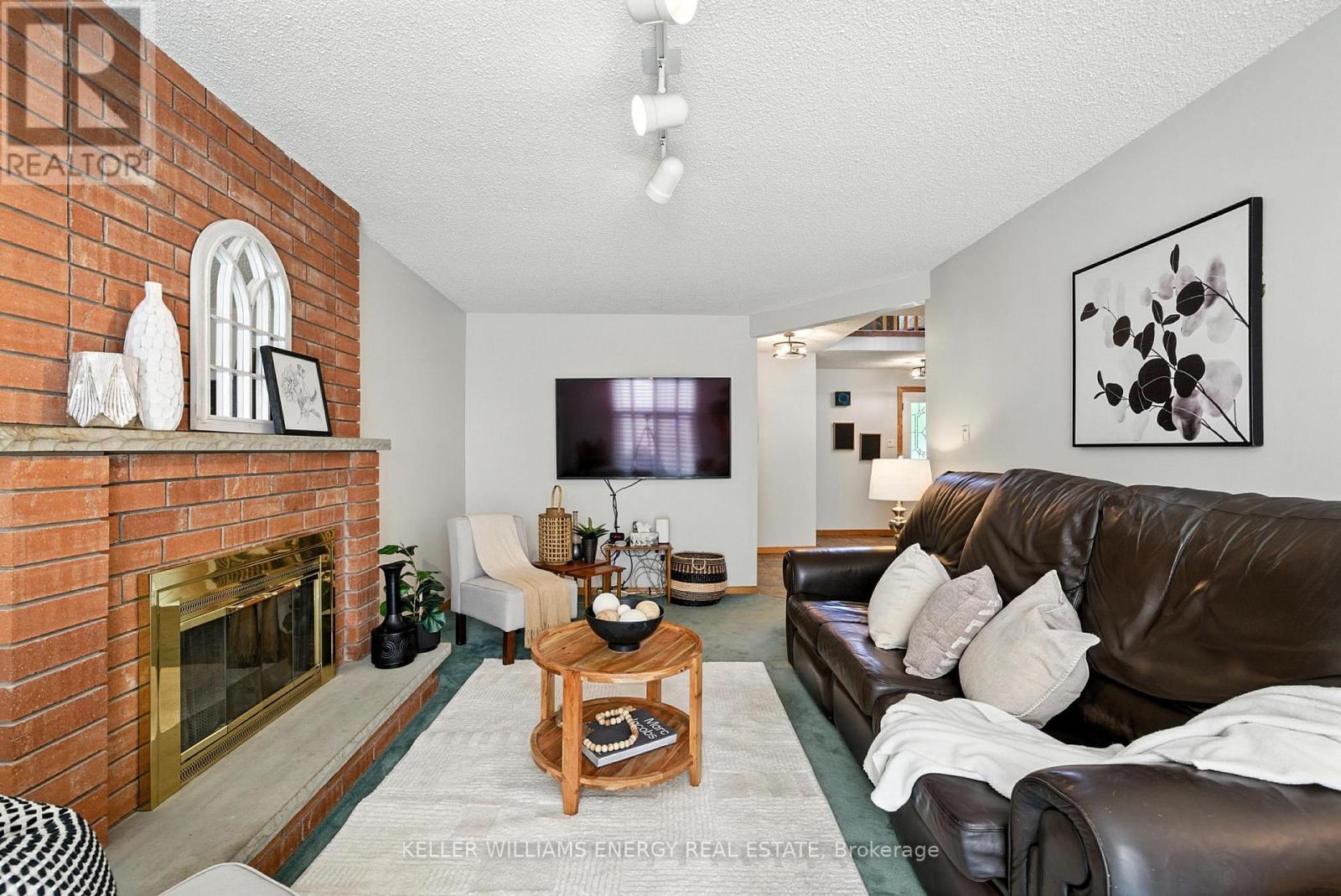 Photo 33 of 49 Cairns Drive, Markham ON