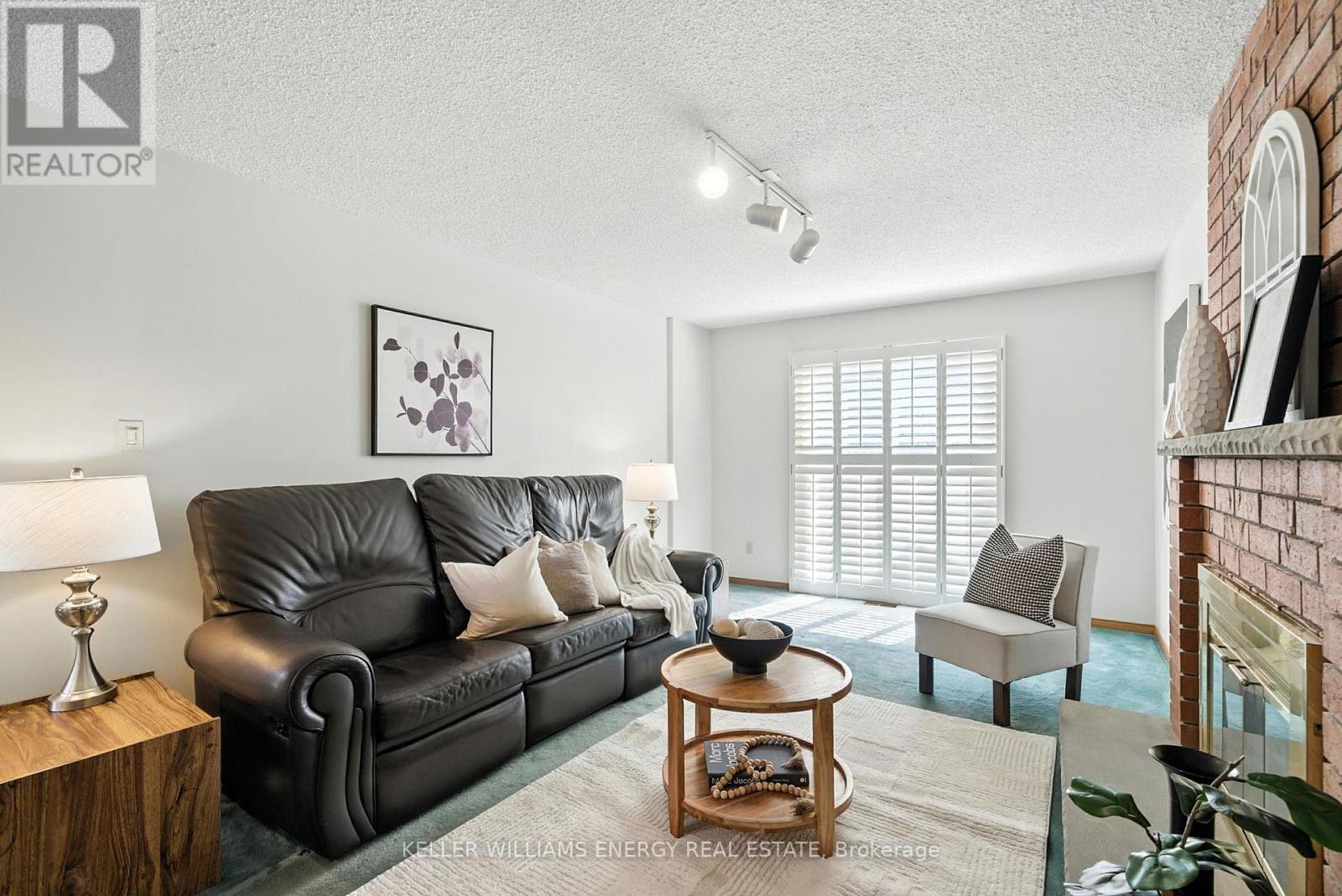 Photo 40 of 49 Cairns Drive, Markham ON