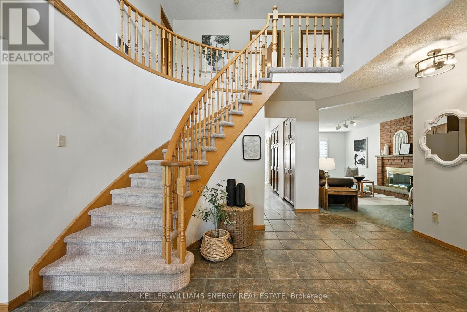 Photo 16 of 49 Cairns Drive, Markham ON