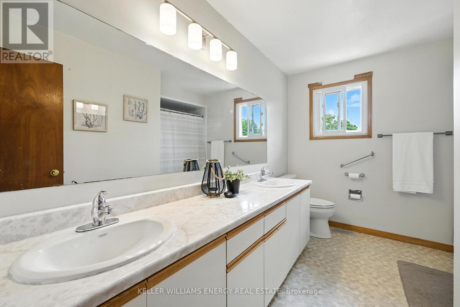 Photo 49 of 49 Cairns Drive, Markham ON