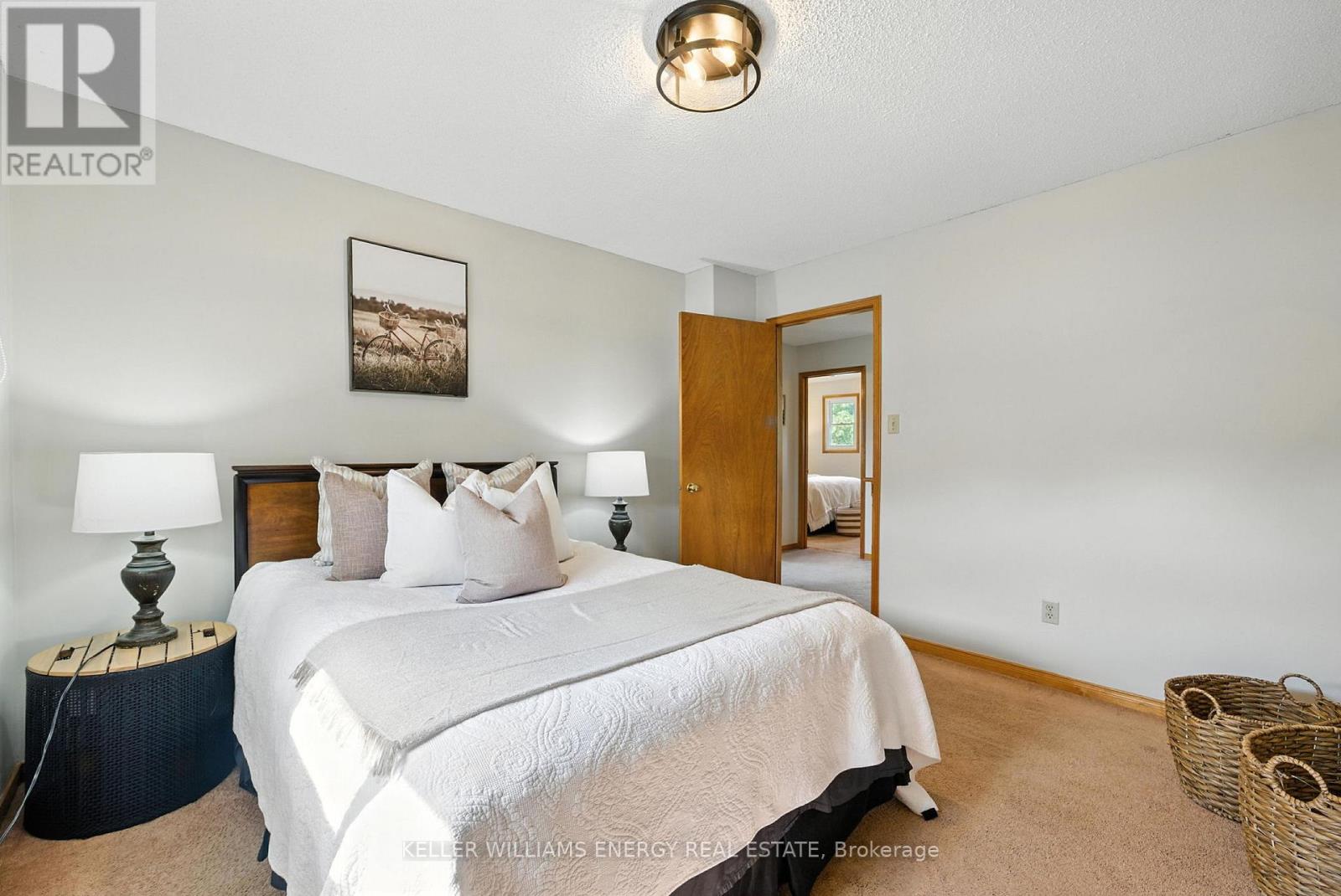 Photo 32 of 49 Cairns Drive, Markham ON