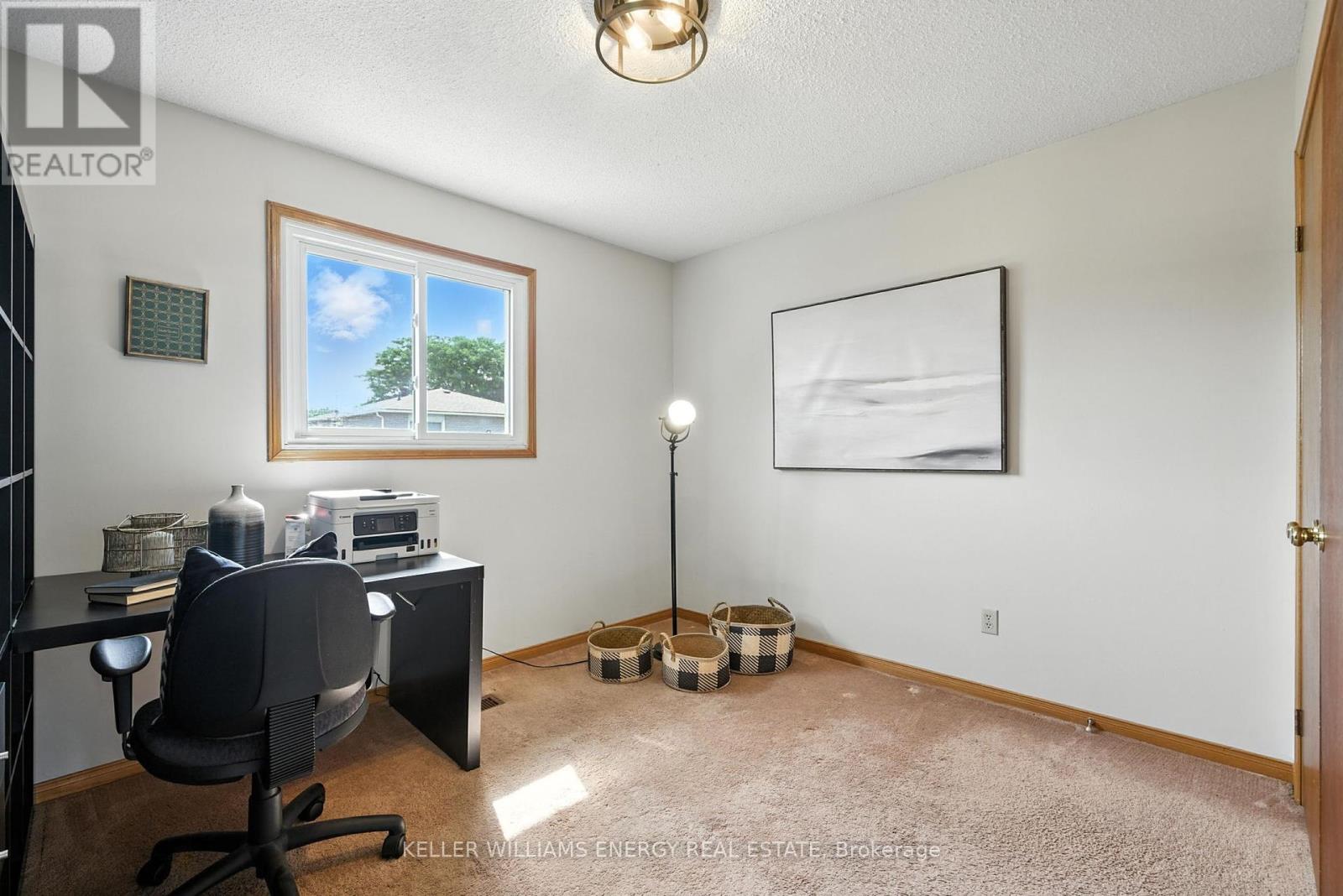 Photo 10 of 49 Cairns Drive, Markham ON