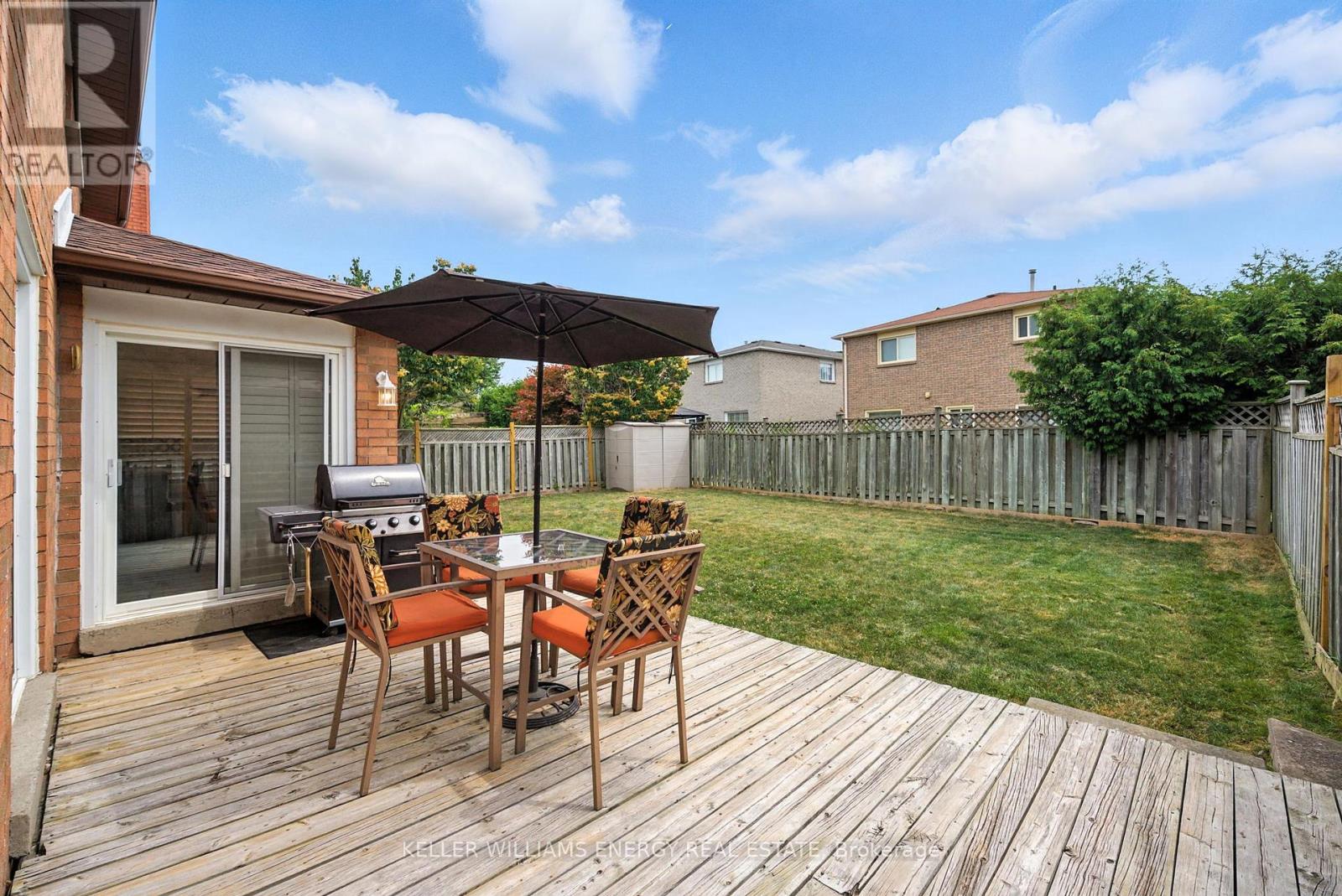 Photo 12 of 49 Cairns Drive, Markham ON