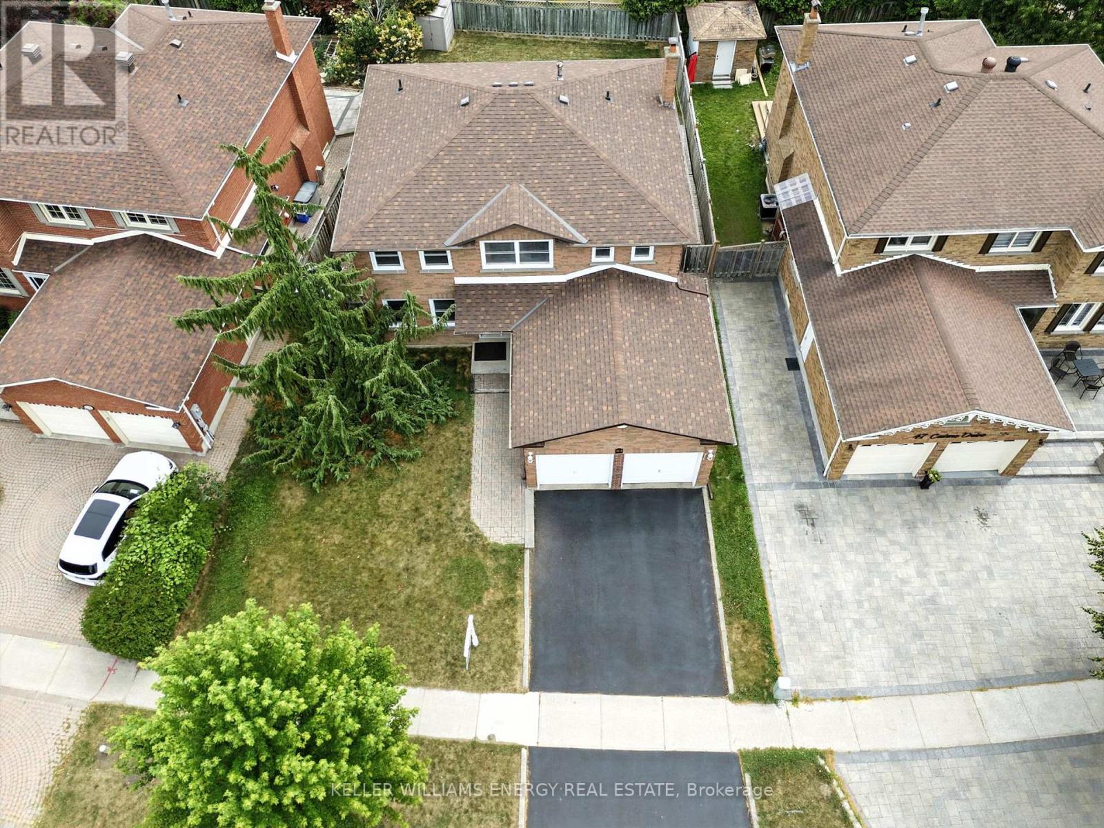 Photo 17 of 49 Cairns Drive, Markham ON