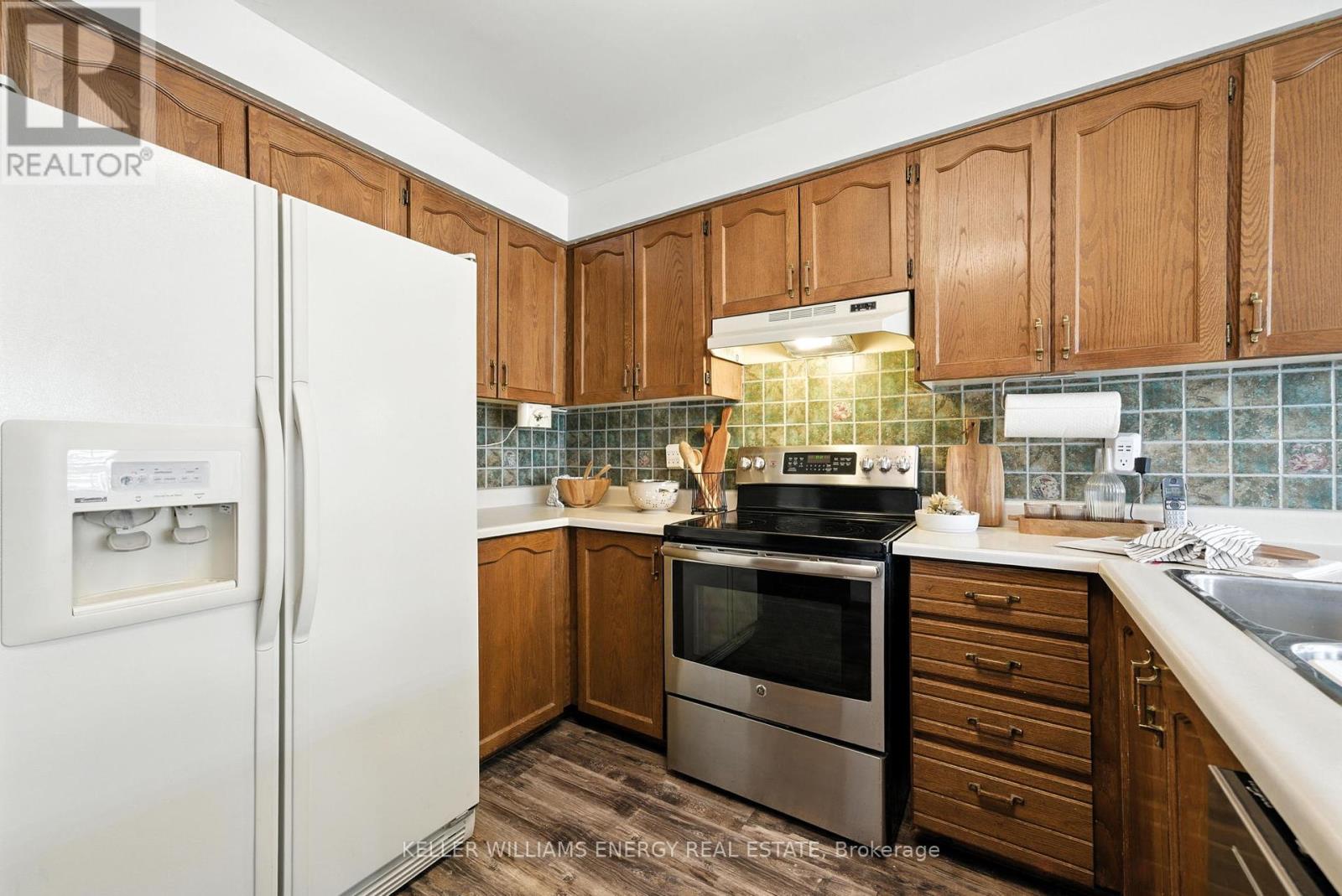 Photo 2 of 49 Cairns Drive, Markham ON