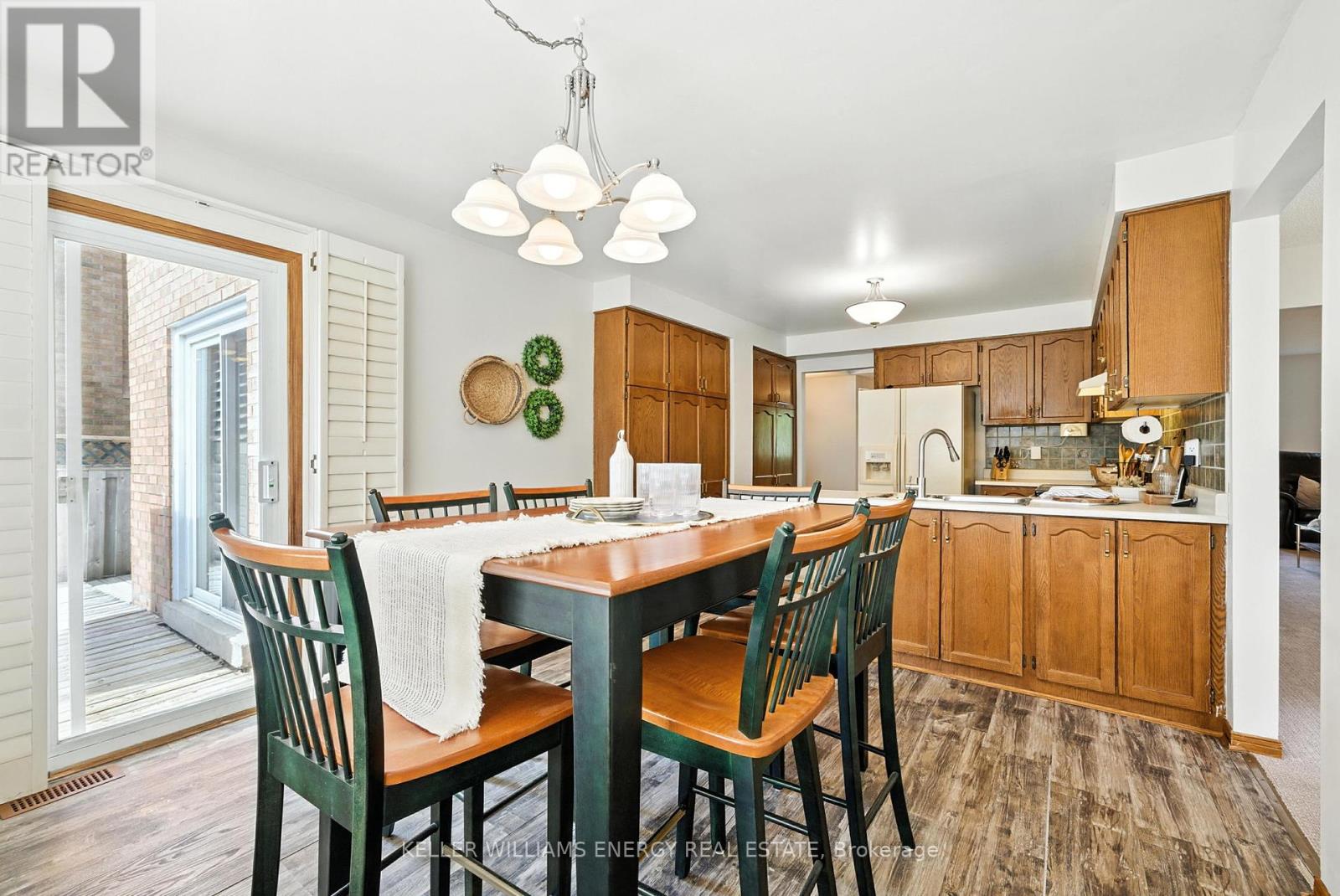 Photo 4 of 49 Cairns Drive, Markham ON