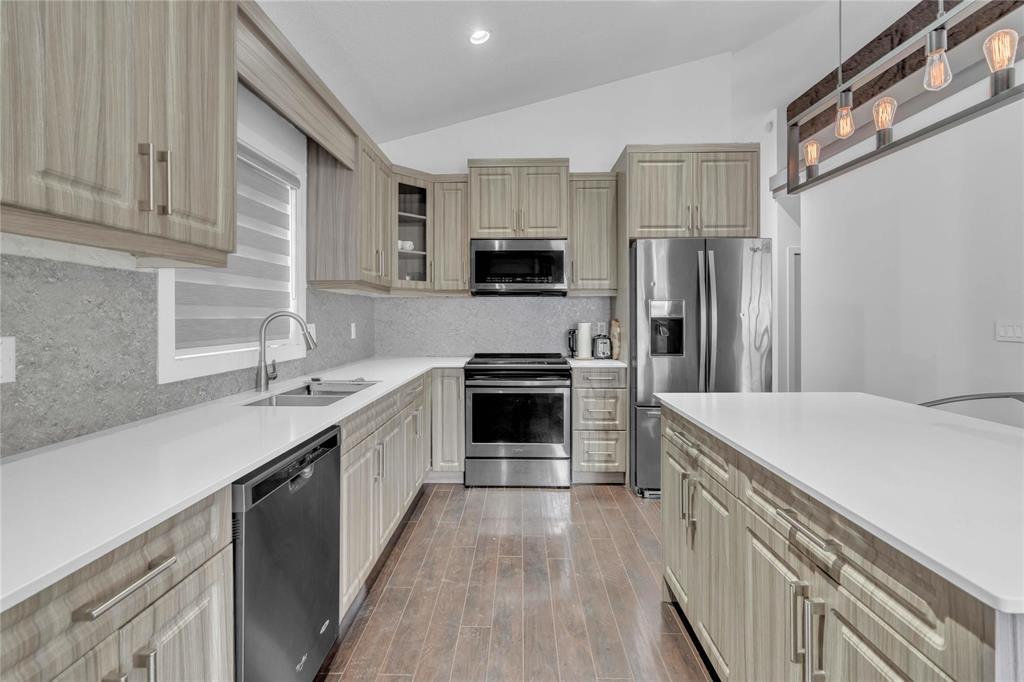 Photo 11 of 70 Wildbrook Bay, Winnipeg MB