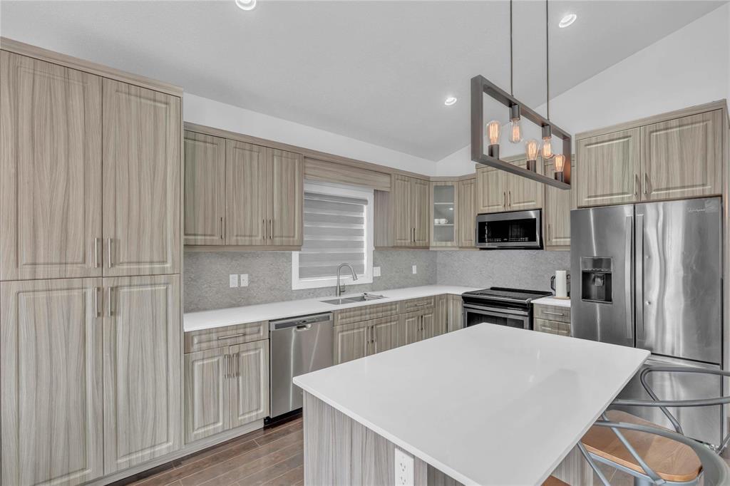 Photo 10 of 70 Wildbrook Bay, Winnipeg MB